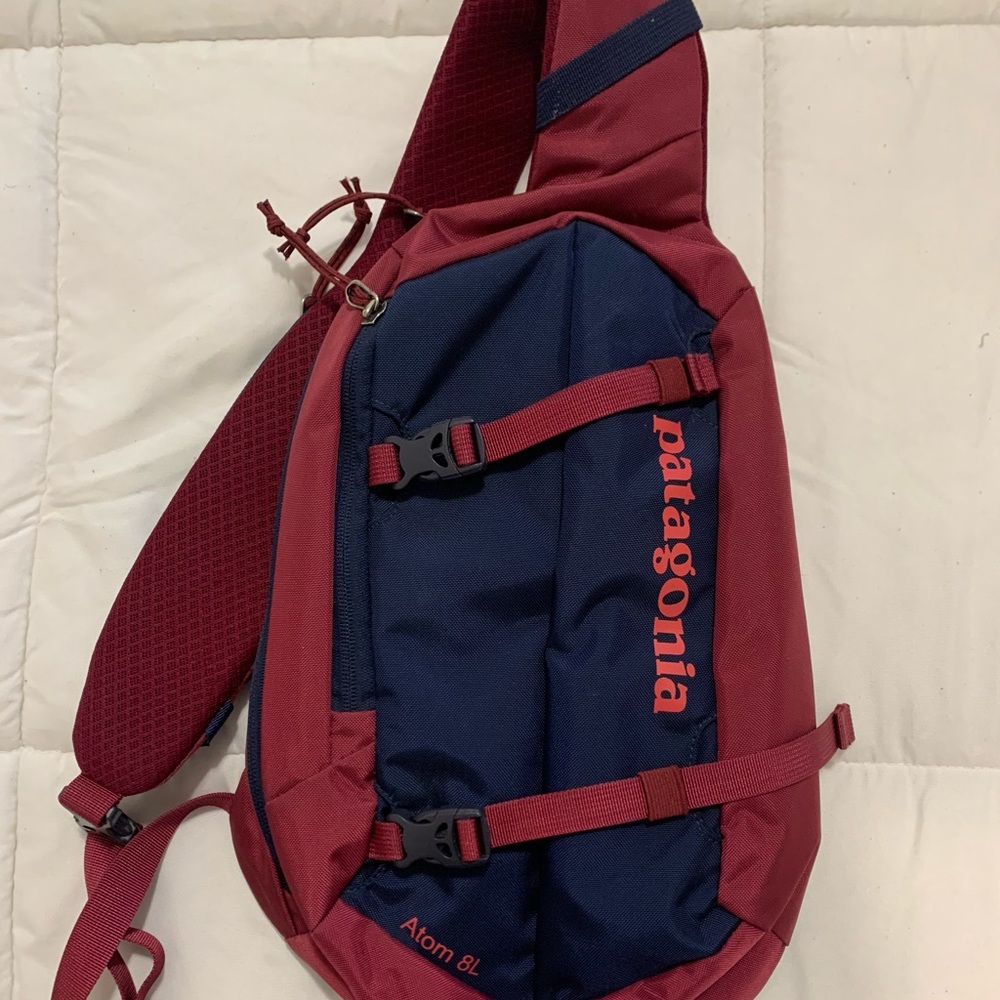 Patagonia sling bag like new.